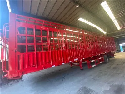 Come carico e scarico un autocarro con cassone ribaltabile?